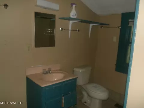 Bath - 124 Old Road Rd, Lyon, MS 38645 photo 2 of 2