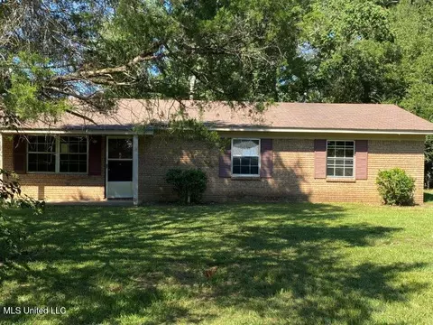 808 NE Boling St, Magee, MS 39111