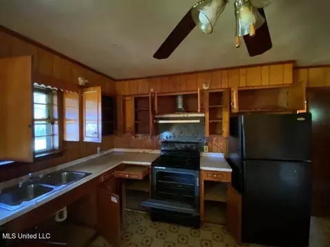 Kitchen - 808 NE Boling St, Magee, MS 39111 photo 1 of 1