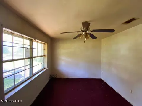 Living - 808 NE Boling St, Magee, MS 39111 photo 1 of 3