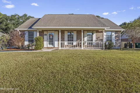 15612 Glen Dr, Biloxi, MS 39532