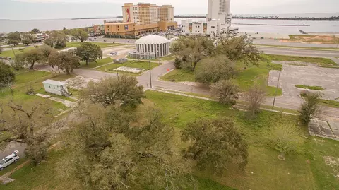 121 Cedar St, Biloxi, MS 39530