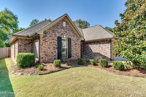 120 Meadowcreek Dr, Brandon, MS 39042
