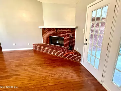Living - 9430 Dunn Rd, Moss Point, MS 39562 photo 3 of 3
