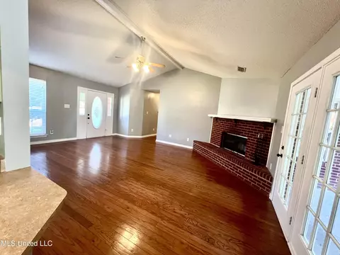 Living - 9430 Dunn Rd, Moss Point, MS 39562 photo 2 of 3