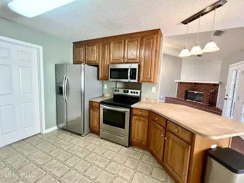 Kitchen - 9430 Dunn Rd, Moss Point, MS 39562 photo 1 of 8