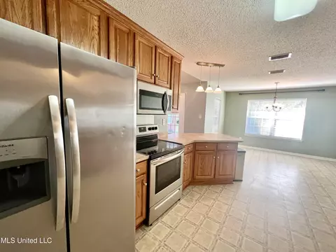 Kitchen - 9430 Dunn Rd, Moss Point, MS 39562 photo 7 of 8