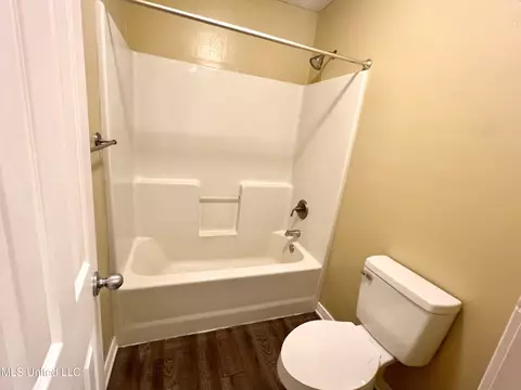 Bath - 9430 Dunn Rd, Moss Point, MS 39562 photo 2 of 8