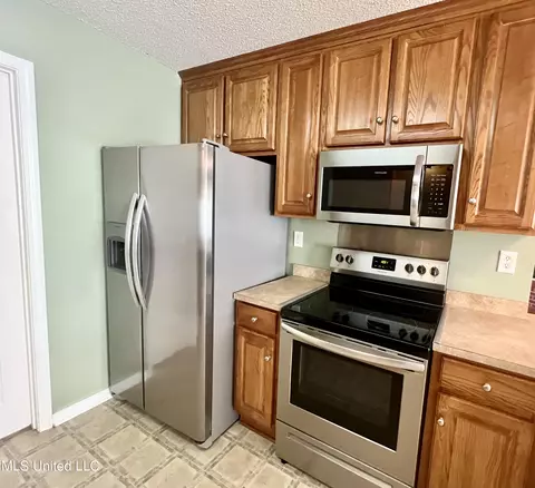 Kitchen - 9430 Dunn Rd, Moss Point, MS 39562 photo 3 of 8