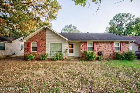 815 Valley Spring Dr, Southaven, MS 38671