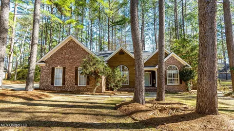 16 Denstone Rd, Hattiesburg, MS 39402