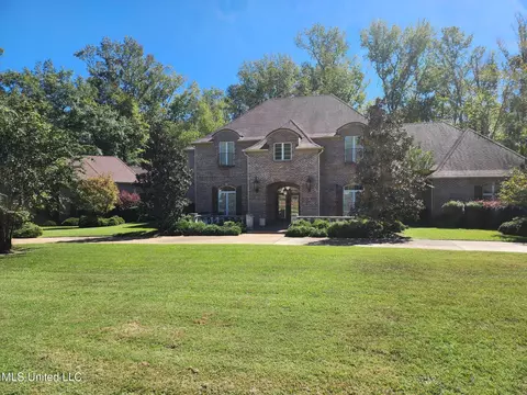 2 Southern Oaks Dr, Clinton, MS 39056