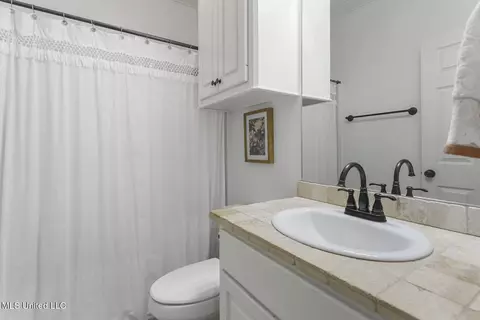 Bath - 107 Brierfield Dr, Madison, MS 39110 photo 4 of 4