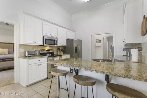 Kitchen - 107 Brierfield Dr, Madison, MS 39110 photo 4 of 6