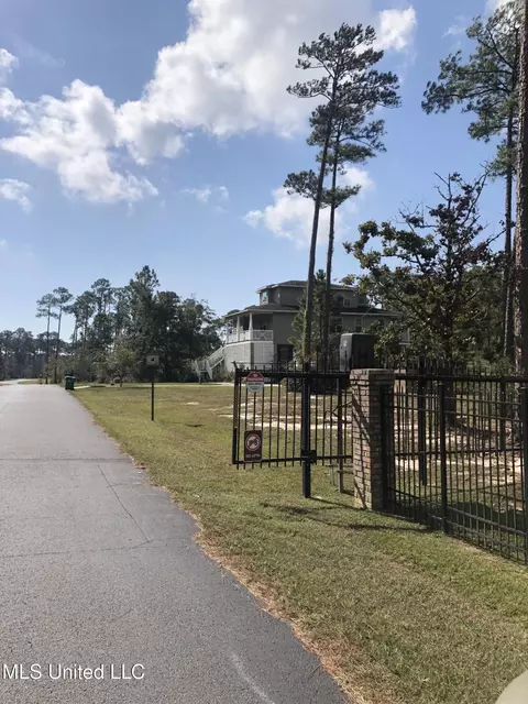 Ascot Drive, Biloxi, MS 39532 photo 3