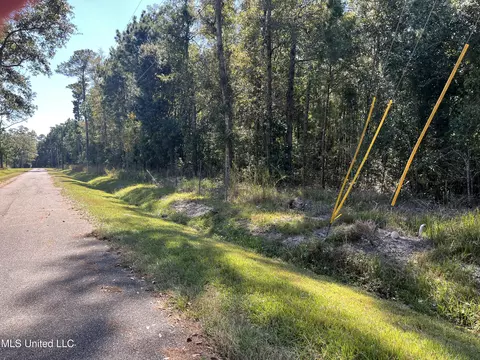 6011 1st Ave, Pearlington, MS 39572