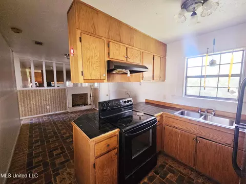 5630 Frederick St, Moss Point, MS 39563 photo 4