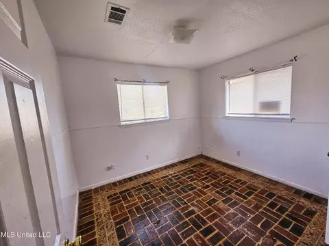 5630 Frederick St, Moss Point, MS 39563 photo 7