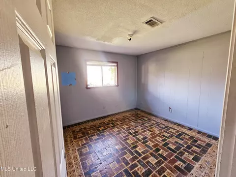 5630 Frederick St, Moss Point, MS 39563 photo 6