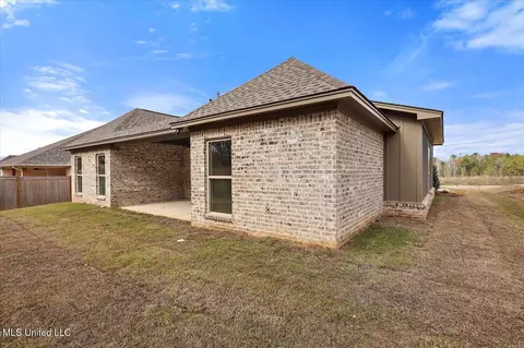 Exterior - 129 Bronson Bnd, Flowood, MS 39232 photo 6 of 8
