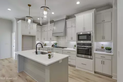 Kitchen - 129 Bronson Bnd, Flowood, MS 39232 photo 3 of 3