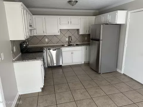 2278 Meagan Dr, Byram, MS 39272 photo 3