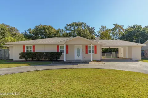 202 Brookdale Dr, Carriere, MS 39426