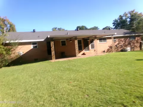 Exterior - 681 W Monroe St, Grenada, MS 38901 photo 1 of 2