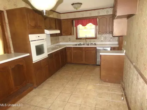 Kitchen - 681 W Monroe St, Grenada, MS 38901 photo 1 of 1