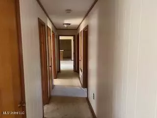 Entry Way - 681 W Monroe St, Grenada, MS 38901 photo 2 of 2