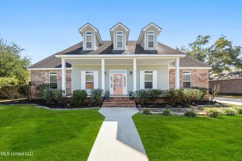 123 Seabrook Dr, Waveland, MS 39576
