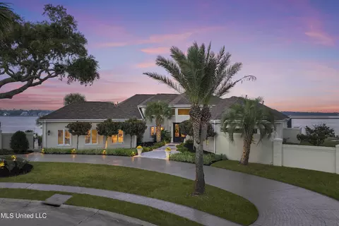 2000 Bayou Laporte Dr, Biloxi, MS 39531