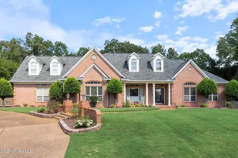 2582 Dickens Place Dr, Southaven, MS 38671