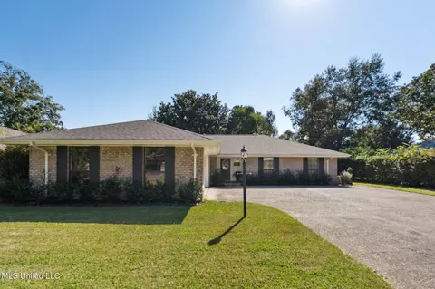 87128 Golf Club Dr, Diamondhead, MS 39525