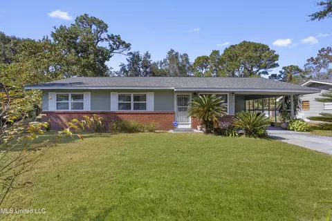 6621 Columbus Cir, Ocean Springs, MS 39564