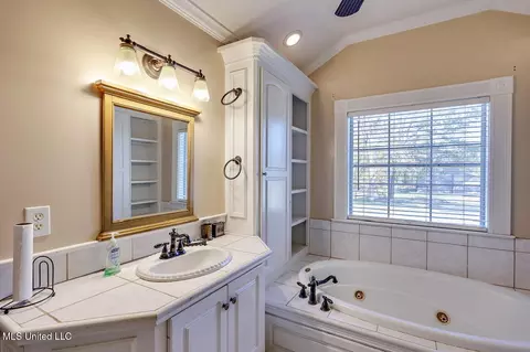 Bath - 624 Mccluer Rd, Jackson, MS 39212 photo 1 of 2