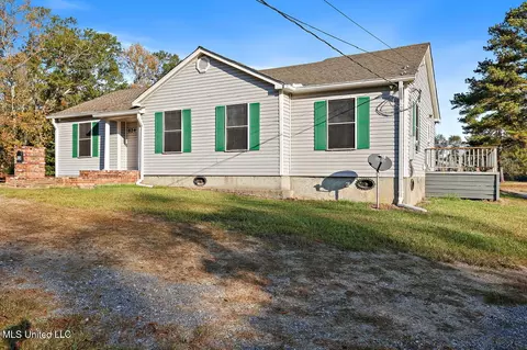 Exterior - 624 Mccluer Rd, Jackson, MS 39212 photo 2 of 10