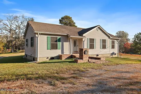 Exterior - 624 Mccluer Rd, Jackson, MS 39212 photo 3 of 10