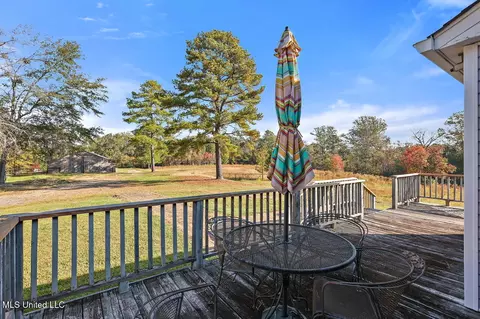 Exterior - 624 Mccluer Rd, Jackson, MS 39212 photo 6 of 10