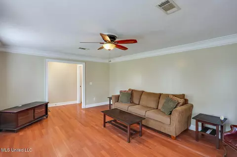 Living - 624 Mccluer Rd, Jackson, MS 39212 photo 2 of 3