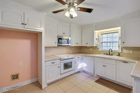 Kitchen - 624 Mccluer Rd, Jackson, MS 39212 photo 1 of 1