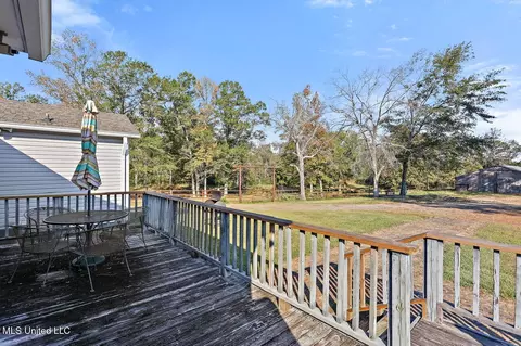 Exterior - 624 Mccluer Rd, Jackson, MS 39212 photo 5 of 10