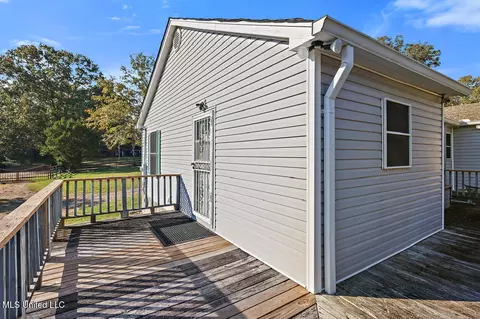 Exterior - 624 Mccluer Rd, Jackson, MS 39212 photo 4 of 10