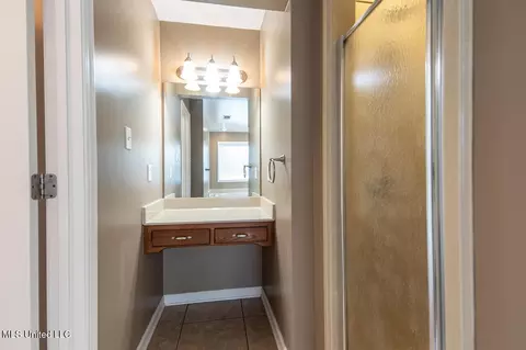 Bath - 2653 N Lamar Pl, Hernando, MS 38632 photo 2 of 3