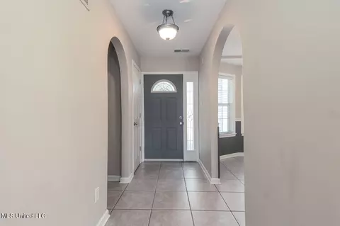 Entry Way - 2653 N Lamar Pl, Hernando, MS 38632 photo 1 of 2