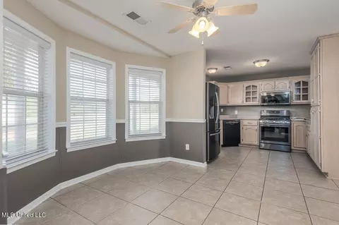 Kitchen - 2653 N Lamar Pl, Hernando, MS 38632 photo 1 of 3
