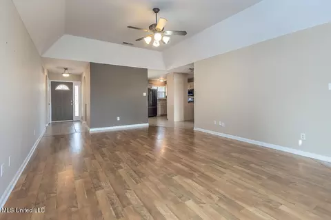 Living - 2653 N Lamar Pl, Hernando, MS 38632 photo 3 of 4