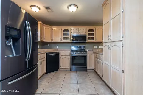Kitchen - 2653 N Lamar Pl, Hernando, MS 38632 photo 3 of 3