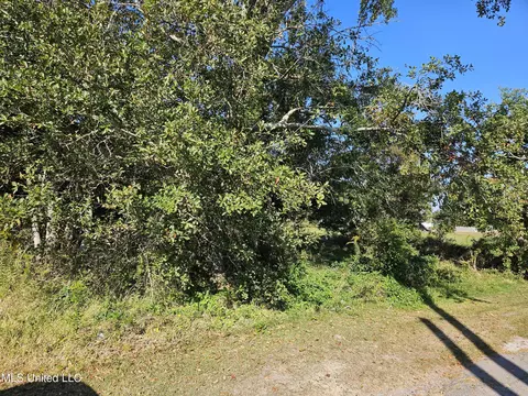 9479 Grady Ln, D'iberville, MS 39540