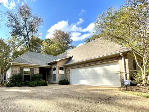 100 Rockbridge Xing, Clinton, MS 39056